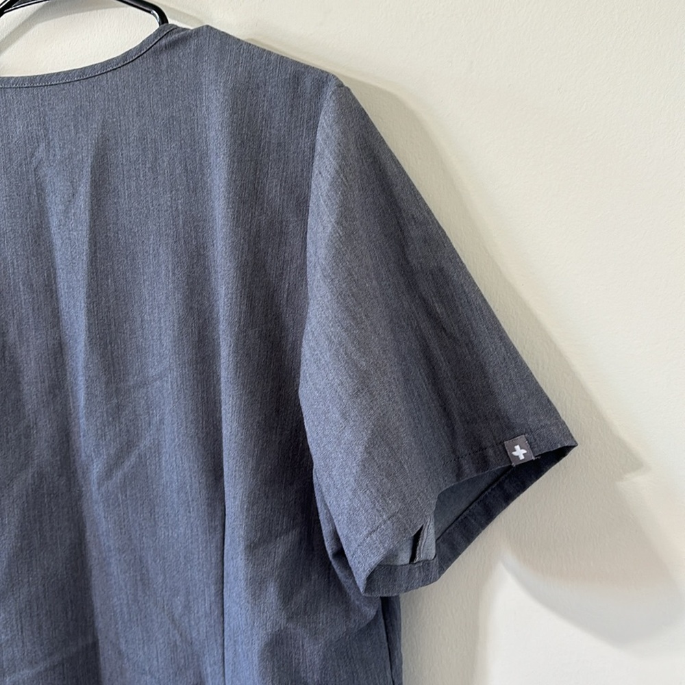 FIGS Scrub Casma Three-Pocket Scrub Top Graphite Size Large - Picture 11 of 11